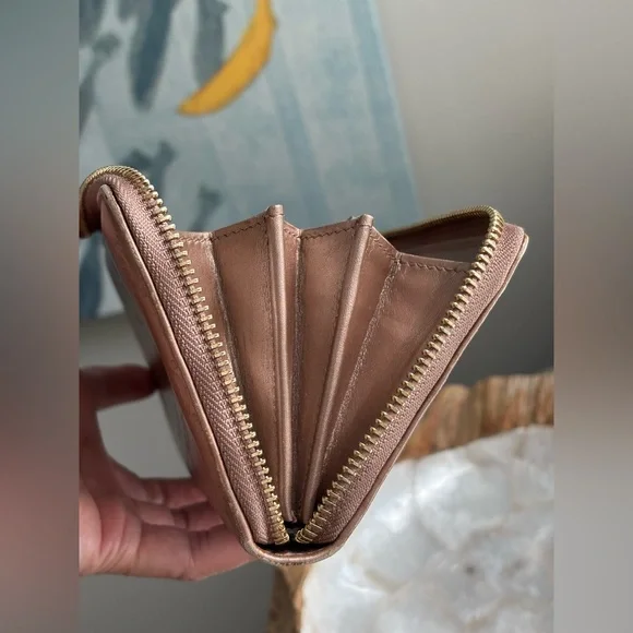 Gucci Metallic Zip-Around Leather Wallet - Picture 7 of 13